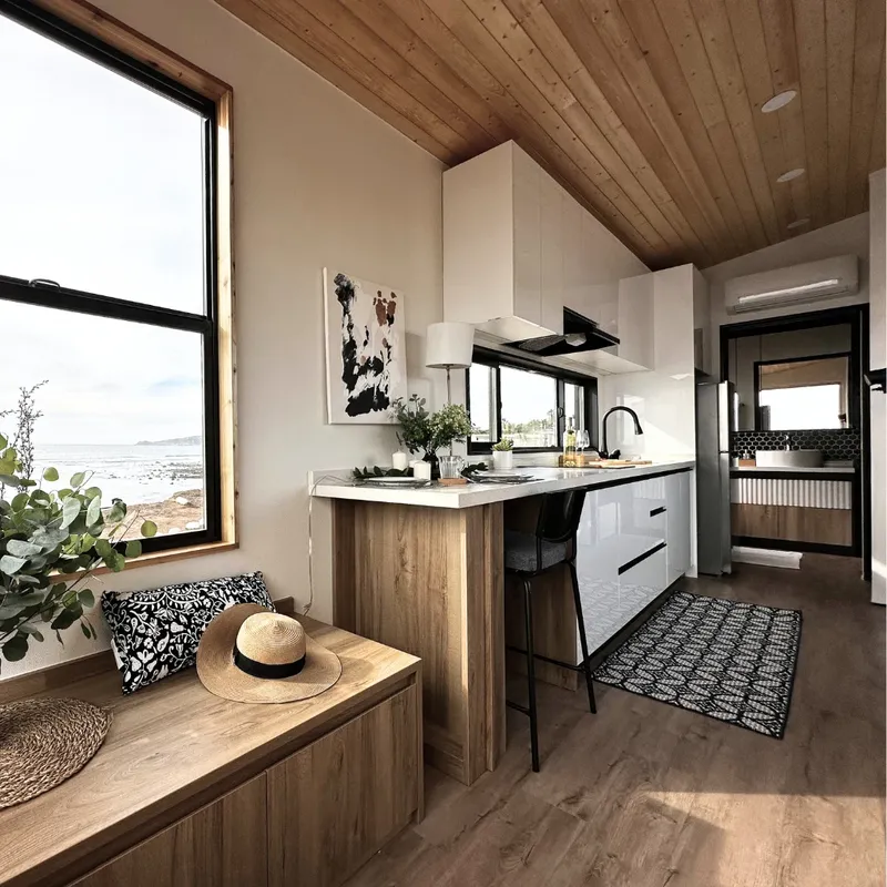 Elevated ceilings and large windows